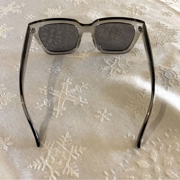 Rachel Roy Square Gray Sunglasses NWOT Gorgeous - Picture 3 of 6